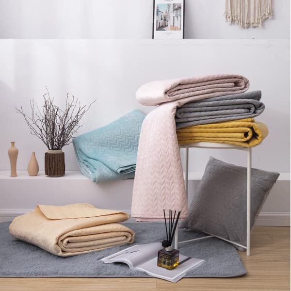Koristeellinen päiväpeite MOXIE 200x220 samettisinappi