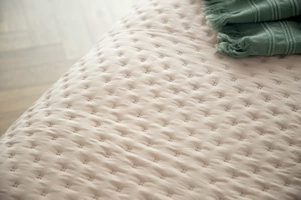 Dekorativt överkast TERRA 240x260 quiltat mörkbeige