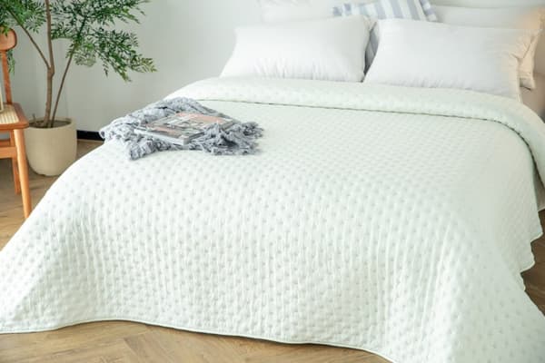 TERRA dekorativt tæppe 160x200 quiltet elfenben