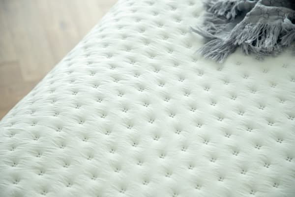 TERRA dekorativt tæppe 160x200 quiltet elfenben