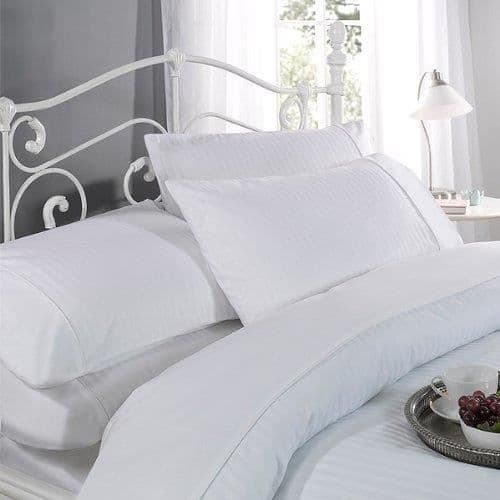 Sängkläder - Dorchester - Ritz - 100% bomull - Vit - 260x220 cm med 2 örngott 50x75 cm