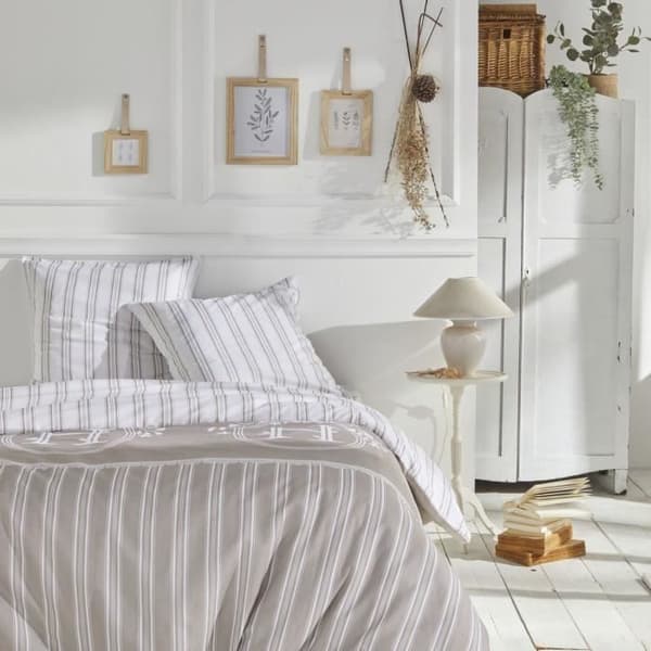 SÄNGKÅDSET TODAY - PÅSLAKAN 220X240 + 2 ÖRNUDD 63X63 - 100% BOMULL 57 trådar - Berenice