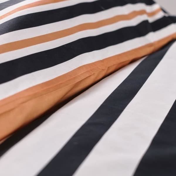 Dubbelsängset -TODAY - 240x200 cm - 100% bomull - Orange, svart och vit