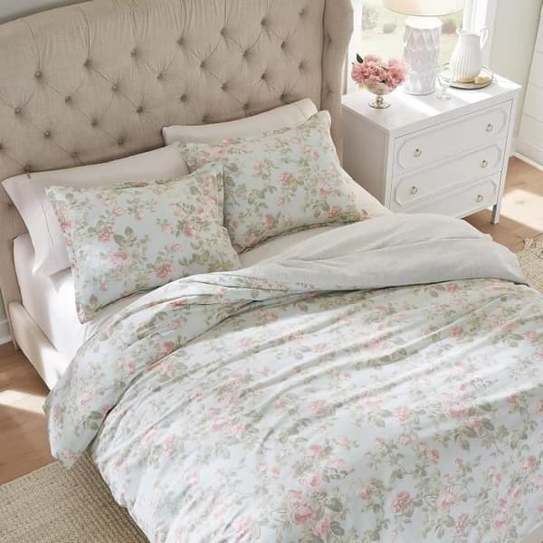 Laura Ashley Home - King Size sängkläder, vändbar i bomull med matchande örngott, Blå Madelynn