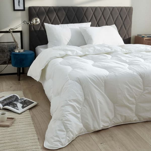 Mycket varmt Blanrêve täcke 240 x 220 cm Polycotton “Comfort” sortiment med anti-kvalsterbehandling Soft & vård