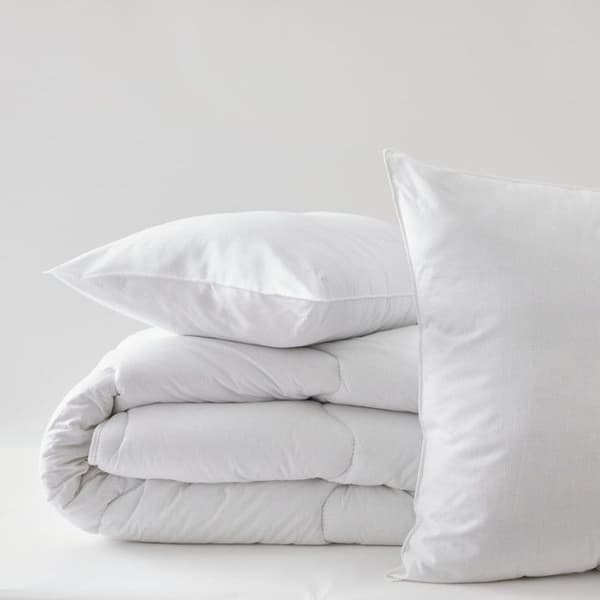 Pack Mycket varmt Blanrêve täcke 140 x 200 + Kudde 60 x 60 + Kudde 45 x 70 "Comfort" polycotton med anti-kvalsterbehandling