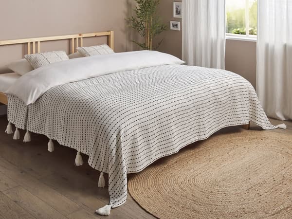 Sengeteppe Off-White Bomullsstoff 220 x 240 cm med Dusker Dekorativt Sengetøy Klassisk Design Soverom