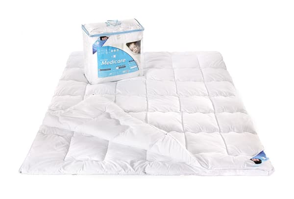 Anti-allergisk dyne 140x200 Medicare Four Seasons 0,50 kg + 0,70 kg 100% mikrofiber hvid AMW
