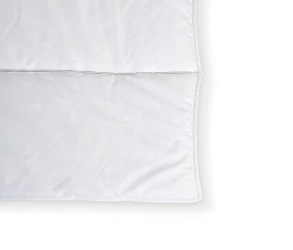 Anti-allergisk dyne 200x220 Estrella svejset sommer super tynd hvid 660g 100% AMW mikrofiber