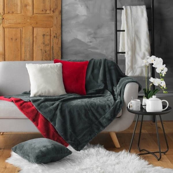 Rutigt imitationspäls - INREDSKÄNSLA - Röd - 180x220 cm - Polyester - Tvättas i 30°