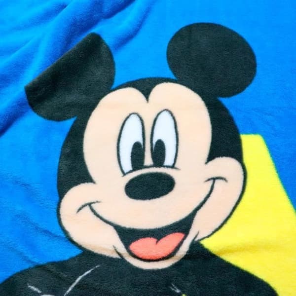 Tryckt fleecefilt - DISNEY - MICKEY GOOD DAY - Storlek: 125x150 cm - Blå - Syntet - Tvättbar i 30°
