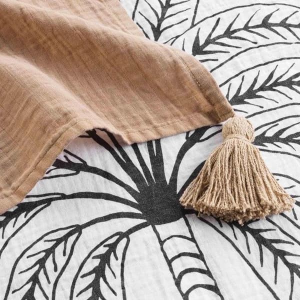 Pläd med pom poms 125x150 cm - Bomullsgaze - Palm - Natur