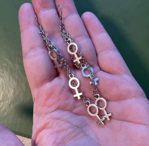 Earrings - Female Symbol - Triple - Chain