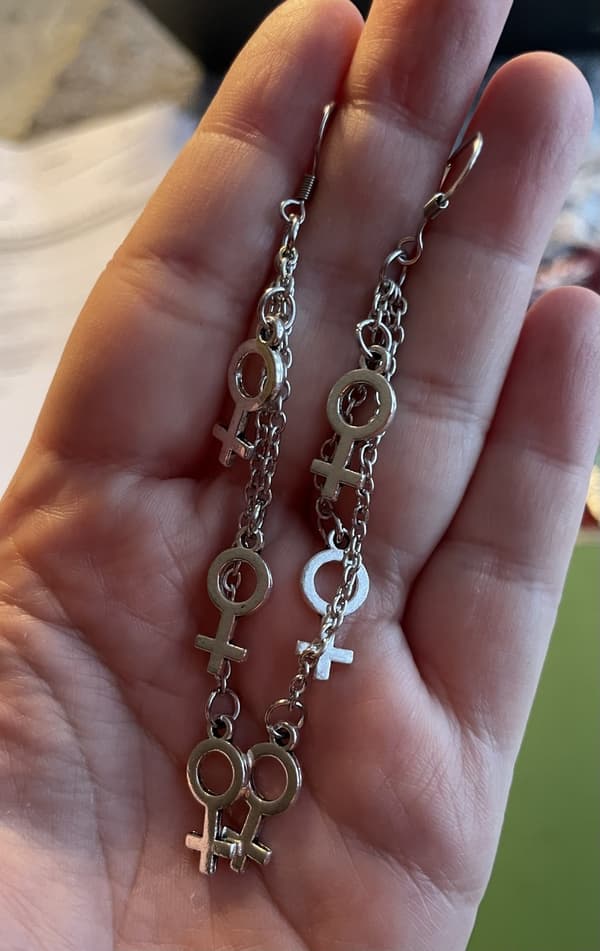 Earrings - Female Symbol - Triple - Chain