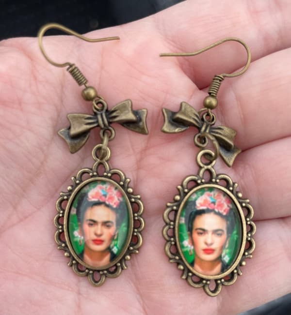 Earrings - Frida Kahlo - Bow - Bronze