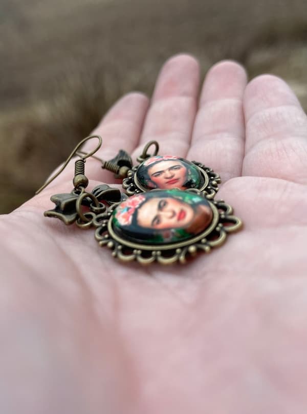 Earrings - Frida Kahlo - Bow - Bronze