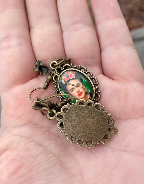 Earrings - Frida Kahlo - Bow - Bronze