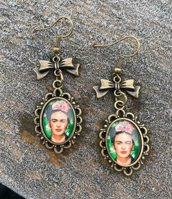 Earrings - Frida Kahlo - Bow - Bronze