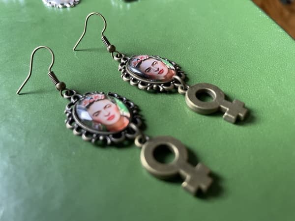 Örhängen Frida Kahlo Brons Feminist Symbol Feminism Venus