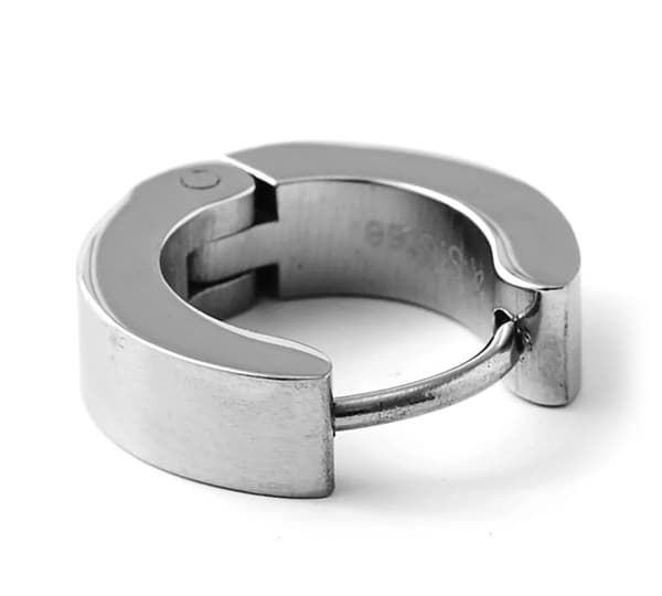 Silverfärgad robust ringörhängen