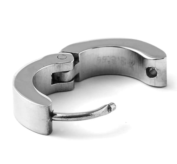 Silverfärgad robust ringörhängen