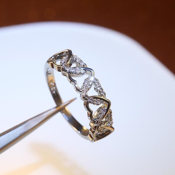 Vacker ring med hjärtan i zirkon och 925 silver
