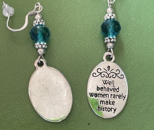 Örhängen Feminist Well behaved Women Statement Symbol Feminism