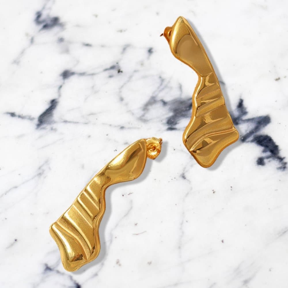 Noorzai Scandinavia -Geometriska örhängen 18K guld ojämna studs