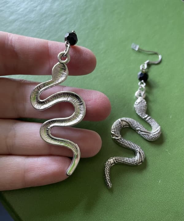 Earrings - Snake - Bead - Black