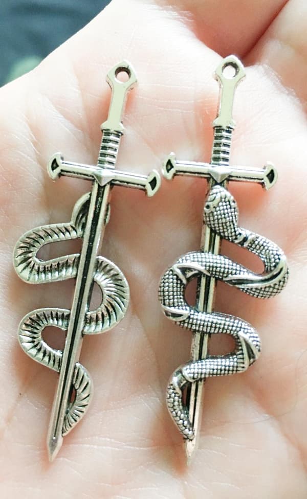 Örhängen Svärd Orm Serpent Snake Dagger XL Sword Silverfärg