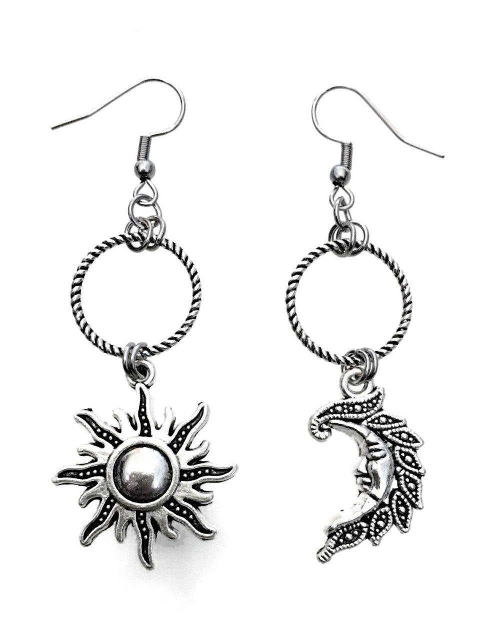 Örhängen Asymmetriska Måne Sol Moon Sun Rostfri Krok