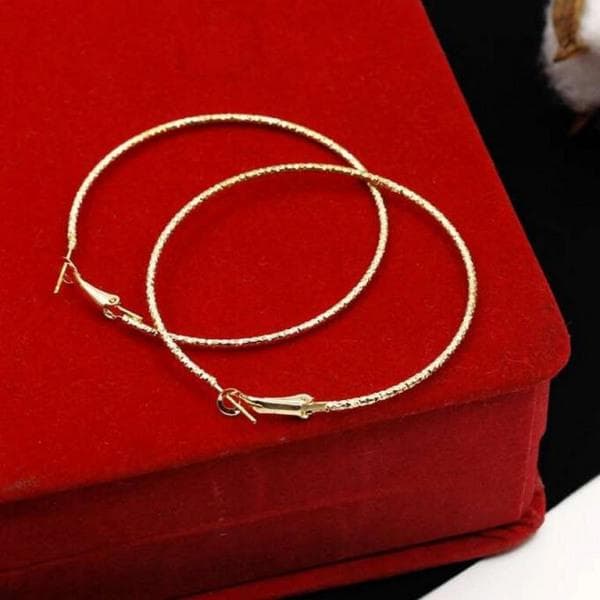Stora Tunna Mönstrade Hoop Guld Örhängen - Klassiska & Stilrena