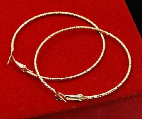 Stora Tunna Mönstrade Hoop Guld Örhängen - Klassiska & Stilrena