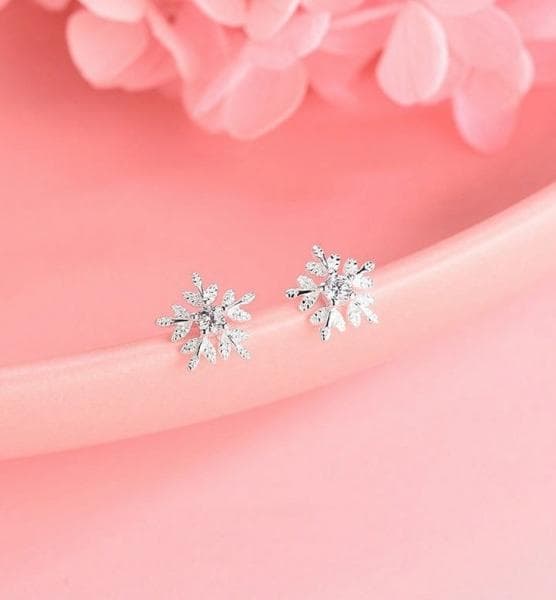 Silver Stud Örhängen - Blomma / Snöflinga med Vit CZ Kristall