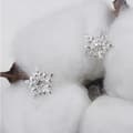 Miniatyrbild 2 av 6: Silver Stud Örhängen - Blomma / Snöflinga med Vit CZ Kristall