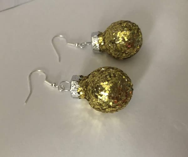 Silver Örhängen till Jul / Christmas - Guld Glittriga Julkulor