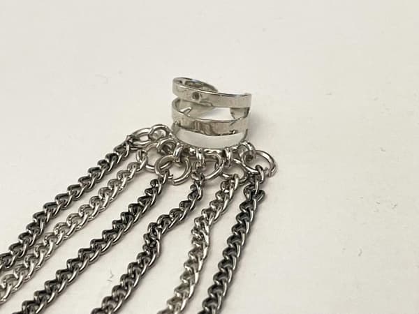 Silver & Svartgrå Earcuff Ear Cuff Örhänge med Hängade Kedjor