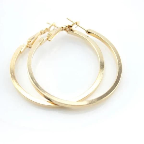 Blanka Runda Hoop Örhängen med Kantig Design - 4 cm - Guld