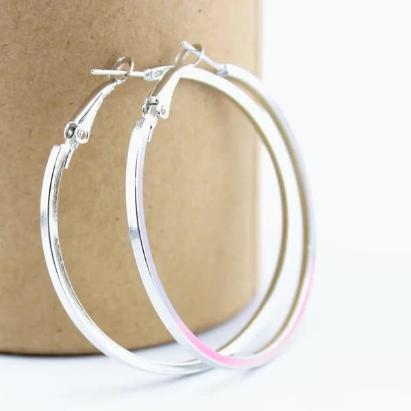 Blanka Runda Hoop Örhängen med Kantig Design - 7 cm - Silver