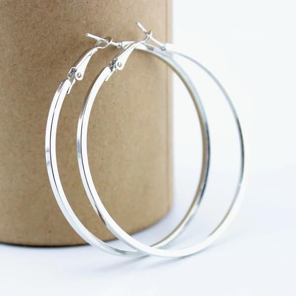 Blanka Runda Hoop Örhängen med Kantig Design - 7 cm - Silver