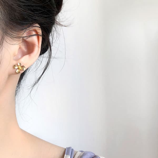 Gardenia Stud örhänge Guld