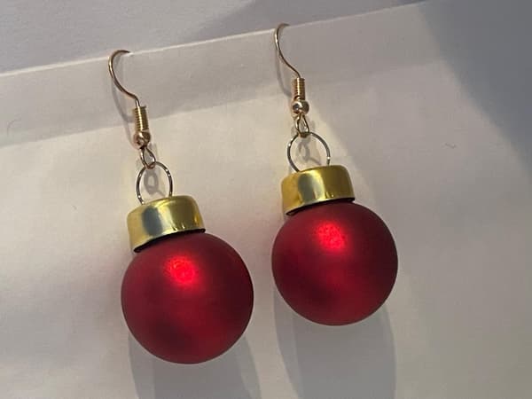 Guld Örhängen till Jul/Christmas - Röda Matta Julkulor