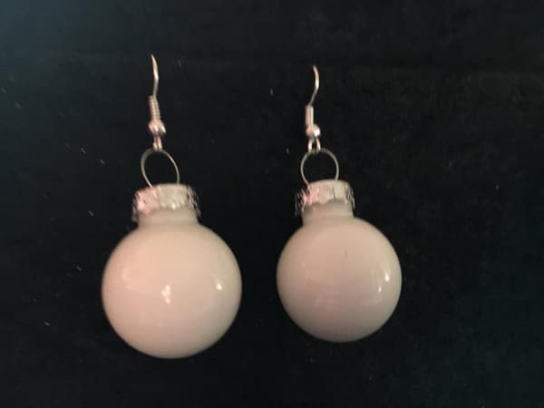Silver Örhängen till Jul / Christmas - Vita Blanka Julkulor