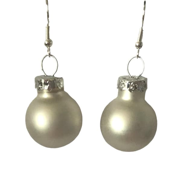 Silver Örhängen till Jul/Christmas - Vit Pärlemor Matta Julkulor