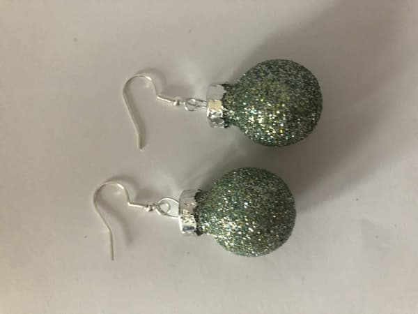 Silver Örhängen till Jul/Christmas - Gröna Glittriga Julkulor
