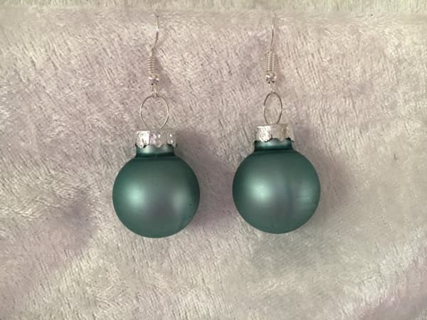 Silver Örhängen till Jul / Christmas - Gröna Matta Julkulor