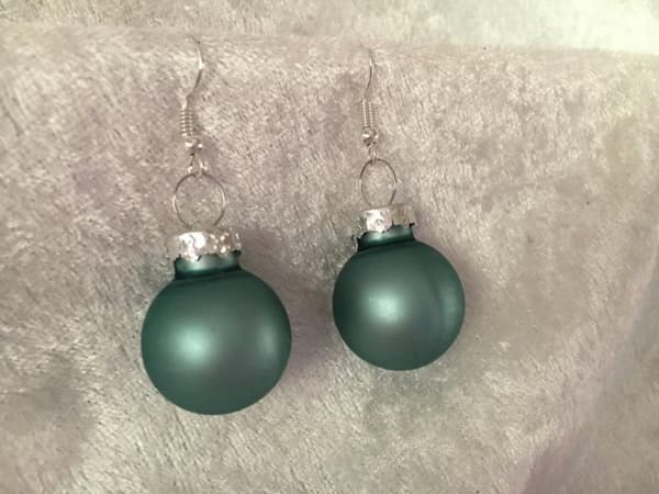 Silver Örhängen till Jul / Christmas - Gröna Matta Julkulor