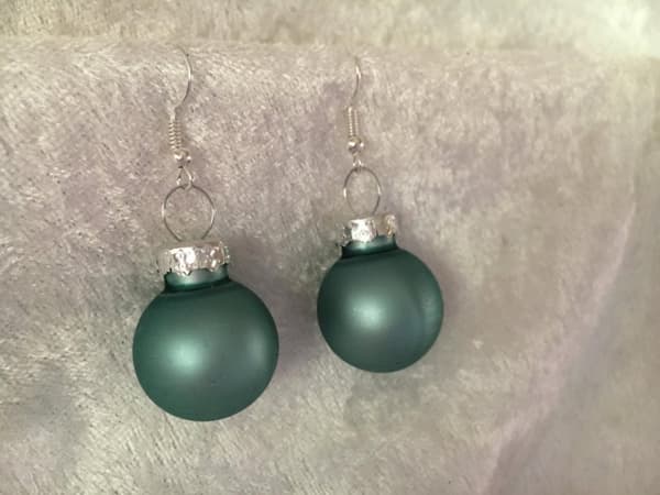 Silver Örhängen till Jul / Christmas - Gröna Matta Julkulor