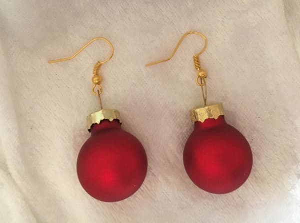 Guld Örhängen till Jul / Christmas - Röda Matta Julkulor