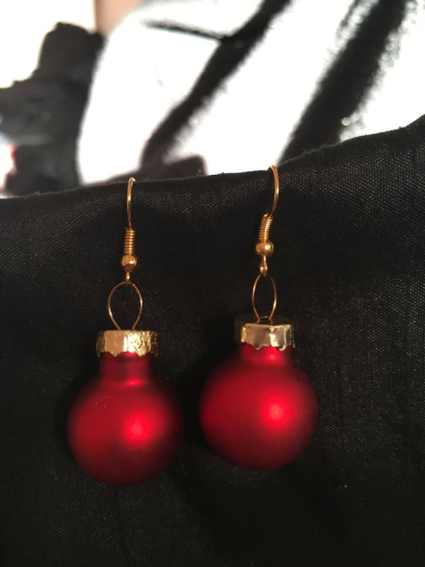 Guld Örhängen till Jul / Christmas - Röda Matta Julkulor